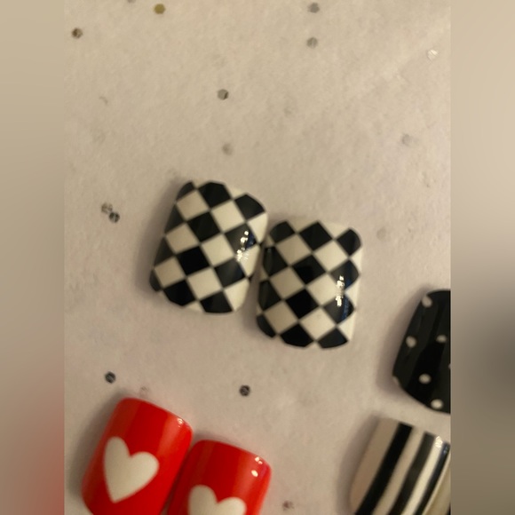 New ❤️ Queen Of Hearts ❤️ Red, Black & White Manicure Press Pop On Nails - Picture 9 of 13